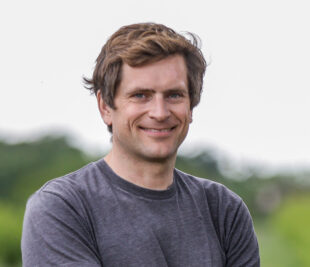 Interview / podcast
Boris Spassky on building the biggest organic almond farm in France and making it investable

20 septembre 2022
Investing in Regenerative Agriculture and Food.
 

écouter